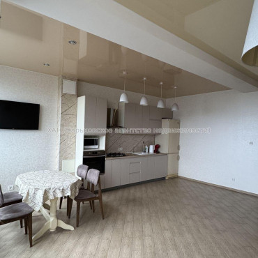 Продам квартиру, Станислава Парталы ул. , 3 кім., 90 м², евроремонт 