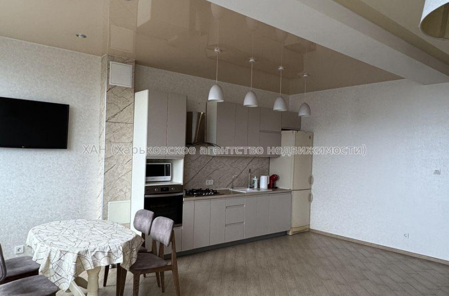 Продам квартиру, Станислава Парталы ул. , 3 кім., 90 м², евроремонт 