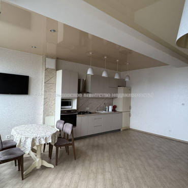 Продам квартиру, Станислава Парталы ул. , 3 кім., 90 м², евроремонт 