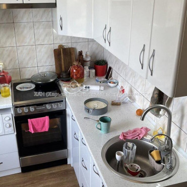 Продам квартиру, Солнечная ул. , 3 кім., 68.80 м², капитальный ремонт 