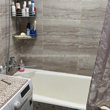 Продам квартиру, Солнечная ул. , 3 кім., 68.80 м², капитальный ремонт 