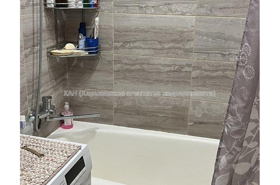 Продам квартиру, Солнечная ул. , 3 кім., 68.80 м², капитальный ремонт 