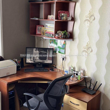 Продам квартиру, Солнечная ул. , 3 кім., 68.80 м², капитальный ремонт 