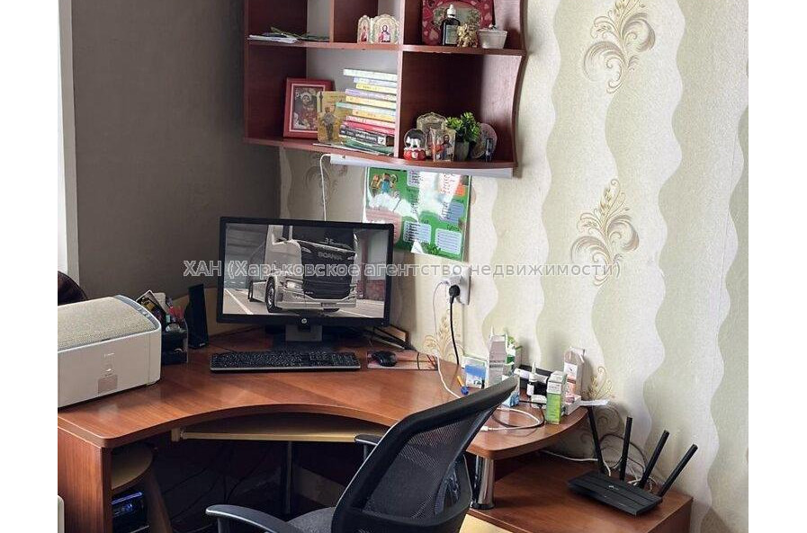 Продам квартиру, Солнечная ул. , 3 кім., 68.80 м², капитальный ремонт 