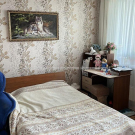 Продам квартиру, Солнечная ул. , 3 кім., 68.80 м², капитальный ремонт