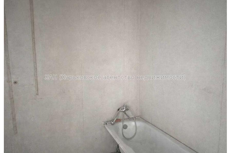 Продам квартиру, Ньютона ул. , 2 кім., 41 м², частичный ремонт 