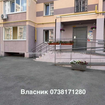 Продам квартиру, Ньютона ул. , 2 кім., 41 м², частичный ремонт 