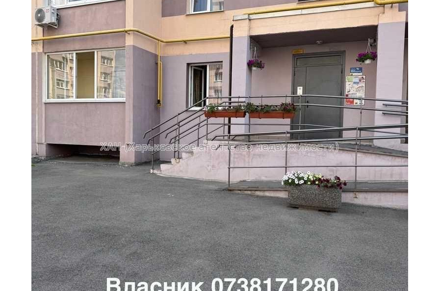 Продам квартиру, Ньютона ул. , 2 кім., 41 м², частичный ремонт 