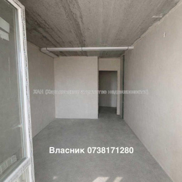 Продам квартиру, Ньютона ул. , 2 кім., 41 м², частичный ремонт 