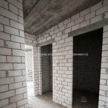 Продам квартиру, Мира ул. , 2  ком., 58 м², без внутренних работ 