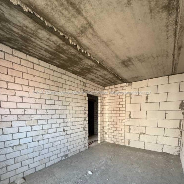 Продам квартиру, Мира ул. , 2  ком., 58 м², без внутренних работ 