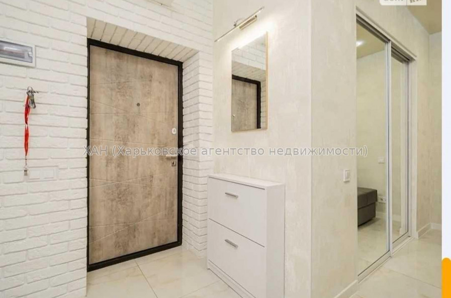 Продам квартиру, Мирная ул. , 2  ком., 60 м², евроремонт 