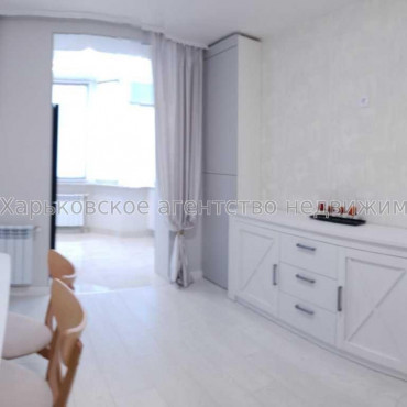 Продам квартиру, Мирная ул. , 2  ком., 60 м², евроремонт 