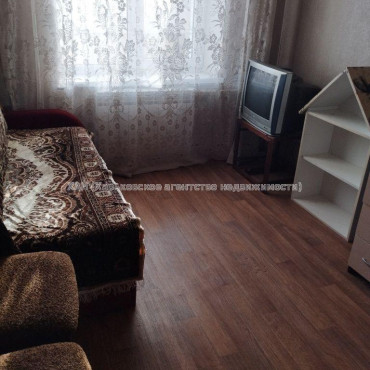 Продам квартиру, Титаренковский пер. , 2 кім., 50 м², косметический ремонт 