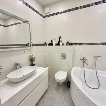 Продам квартиру, Клеменова Дача ул. , 2 кім., 68 м², авторский дизайн 