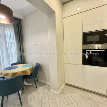 Продам квартиру, Клеменова Дача ул. , 2 кім., 68 м², авторский дизайн 