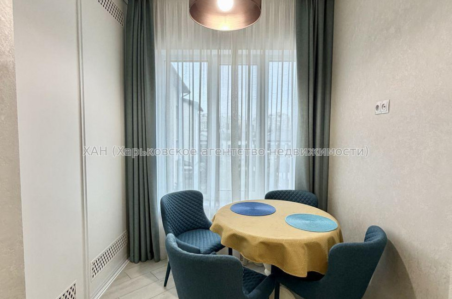 Продам квартиру, Клеменова Дача ул. , 2 кім., 68 м², авторский дизайн 