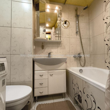 Продам квартиру, Большая Кольцевая ул. , 138 , 2  ком., 45.30 м², капитальный ремонт 