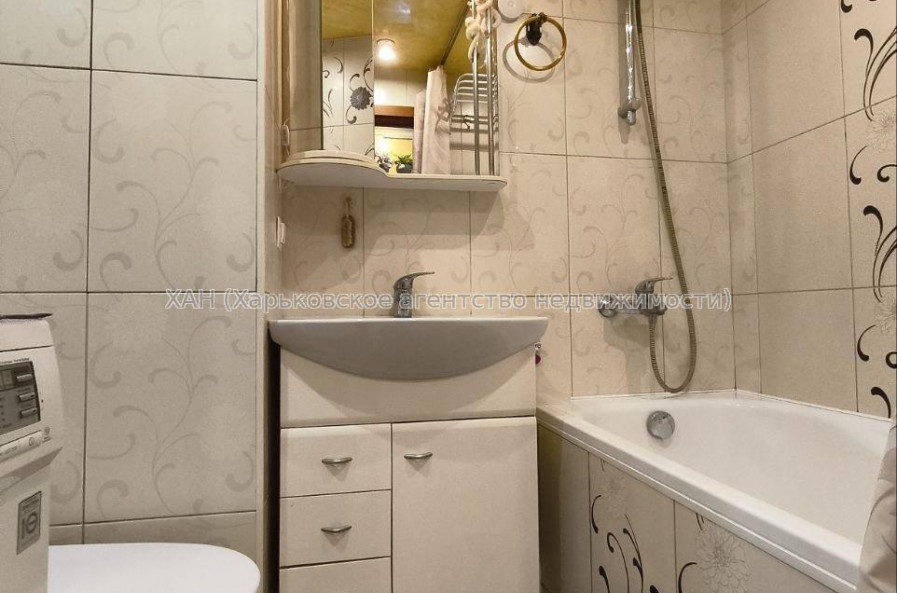 Продам квартиру, Большая Кольцевая ул. , 138 , 2  ком., 45.30 м², капитальный ремонт 