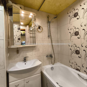 Продам квартиру, Большая Кольцевая ул. , 138 , 2  ком., 45.30 м², капитальный ремонт 