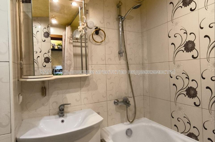 Продам квартиру, Большая Кольцевая ул. , 138 , 2  ком., 45.30 м², капитальный ремонт 