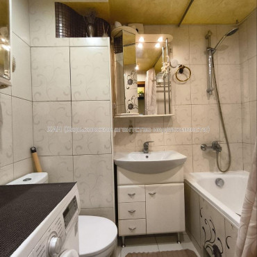 Продам квартиру, Большая Кольцевая ул. , 138 , 2  ком., 45.30 м², капитальный ремонт 