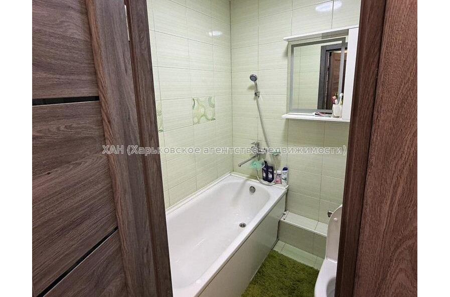 Продам квартиру, Гвардейцев Широнинцев ул. , 3 кім., 67 м², капитальный ремонт 