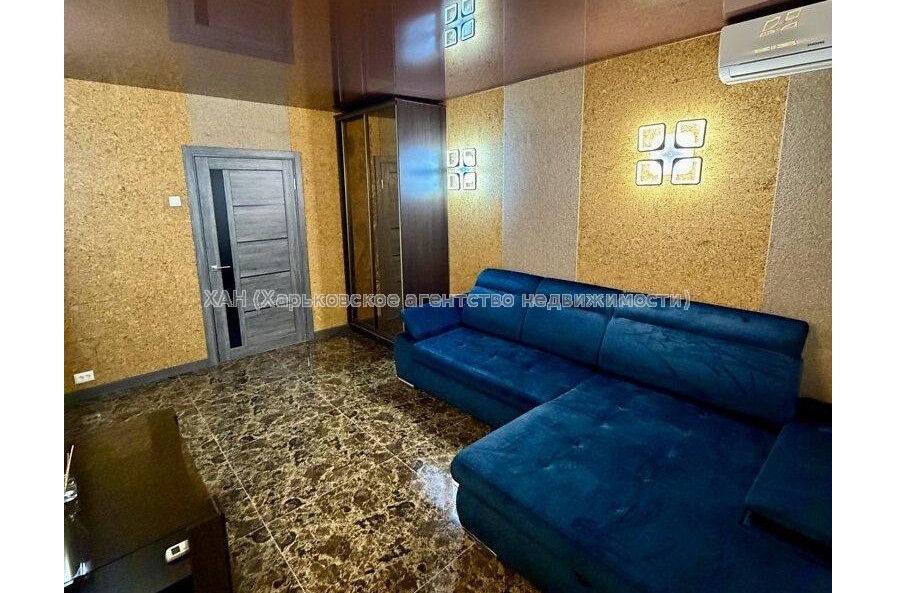 Продам квартиру, Гвардейцев Широнинцев ул. , 3 кім., 67 м², капитальный ремонт 