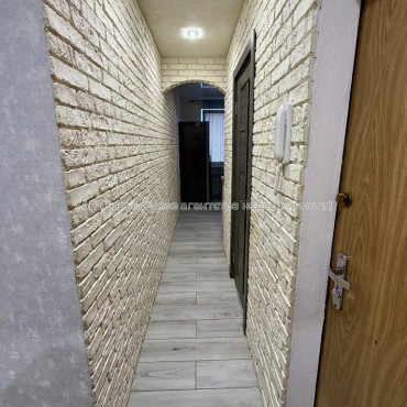 Продам квартиру, Гвардейцев Широнинцев ул. , 3 кім., 67 м², капитальный ремонт 