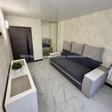 Продам квартиру, Гвардейцев Широнинцев ул. , 3 кім., 67 м², капитальный ремонт 