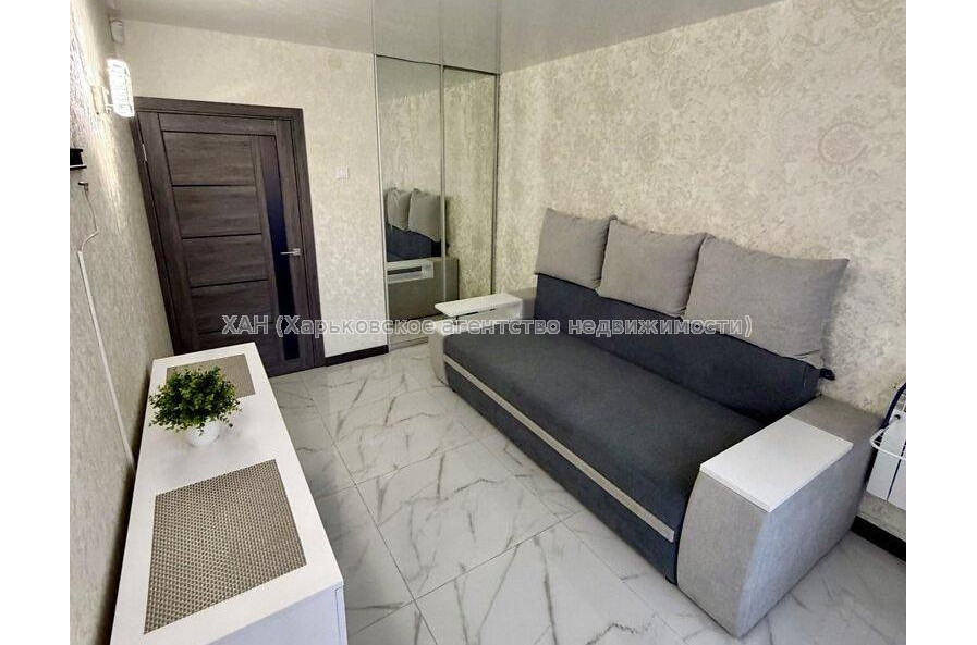 Продам квартиру, Гвардейцев Широнинцев ул. , 3 кім., 67 м², капитальный ремонт 