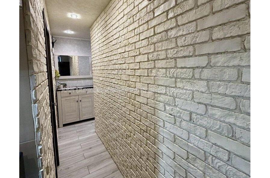 Продам квартиру, Гвардейцев Широнинцев ул. , 3 кім., 67 м², капитальный ремонт 