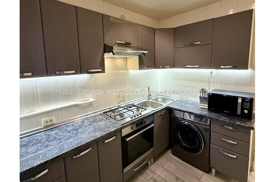 Продам квартиру, Гвардейцев Широнинцев ул. , 3 кім., 67 м², капитальный ремонт 