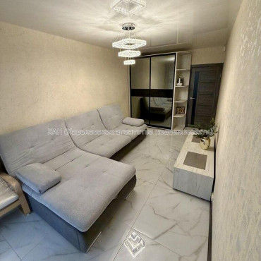 Продам квартиру, Гвардейцев Широнинцев ул. , 3 кім., 67 м², капитальный ремонт 