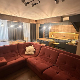 Продам квартиру, Гвардейцев Широнинцев ул. , 3 кім., 102 м², авторский дизайн