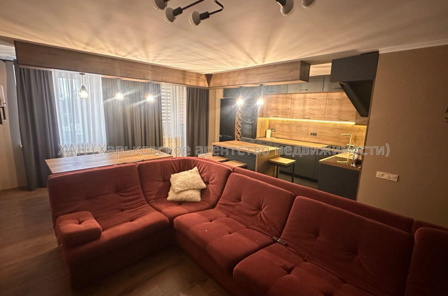 Продам квартиру, Гвардейцев Широнинцев ул. , 3 кім., 102 м², авторский дизайн 