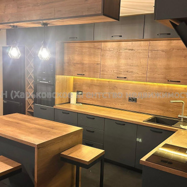 Продам квартиру, Гвардейцев Широнинцев ул. , 3 кім., 102 м², авторский дизайн 