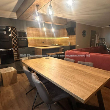 Продам квартиру, Гвардейцев Широнинцев ул. , 3 кім., 102 м², авторский дизайн 