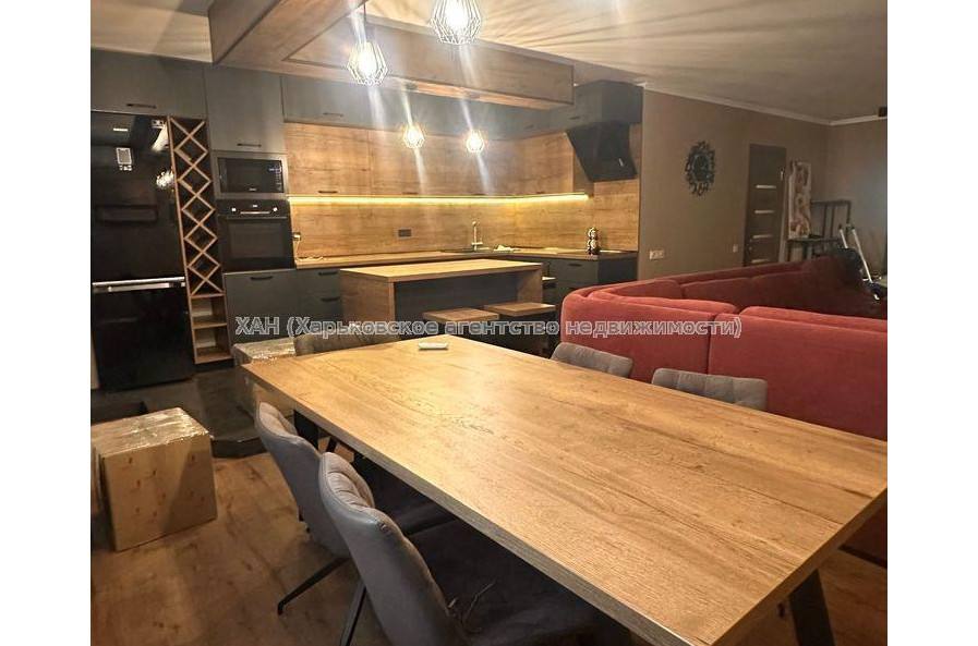 Продам квартиру, Гвардейцев Широнинцев ул. , 3 кім., 102 м², авторский дизайн 