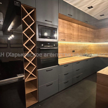 Продам квартиру, Гвардейцев Широнинцев ул. , 3 кім., 102 м², авторский дизайн 