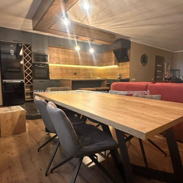 Продам квартиру, Гвардейцев Широнинцев ул. , 3 кім., 102 м², авторский дизайн 