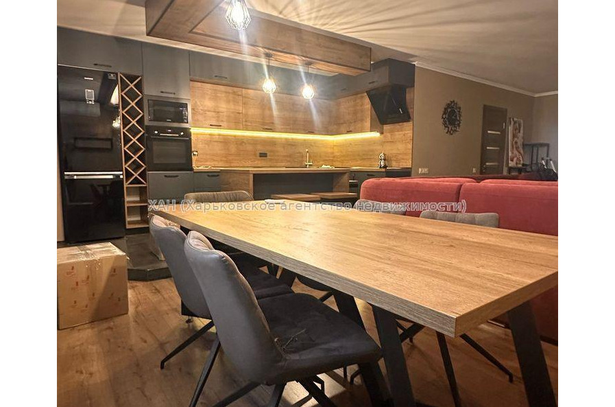 Продам квартиру, Гвардейцев Широнинцев ул. , 3 кім., 102 м², авторский дизайн 