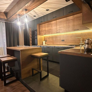 Продам квартиру, Гвардейцев Широнинцев ул. , 3 кім., 102 м², авторский дизайн 