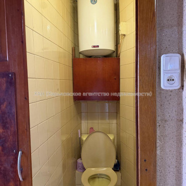 Продам квартиру, Валентиновская ул. , 3 кім., 65 м², косметический ремонт 