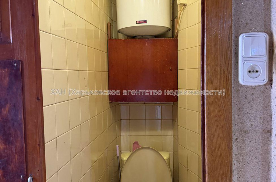 Продам квартиру, Валентиновская ул. , 3 кім., 65 м², косметический ремонт 