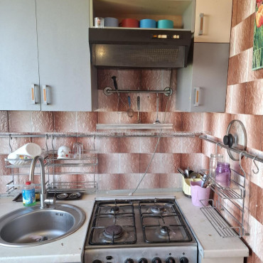 Продам квартиру, Валентиновская ул. , 3  ком., 65 м², косметический ремонт 