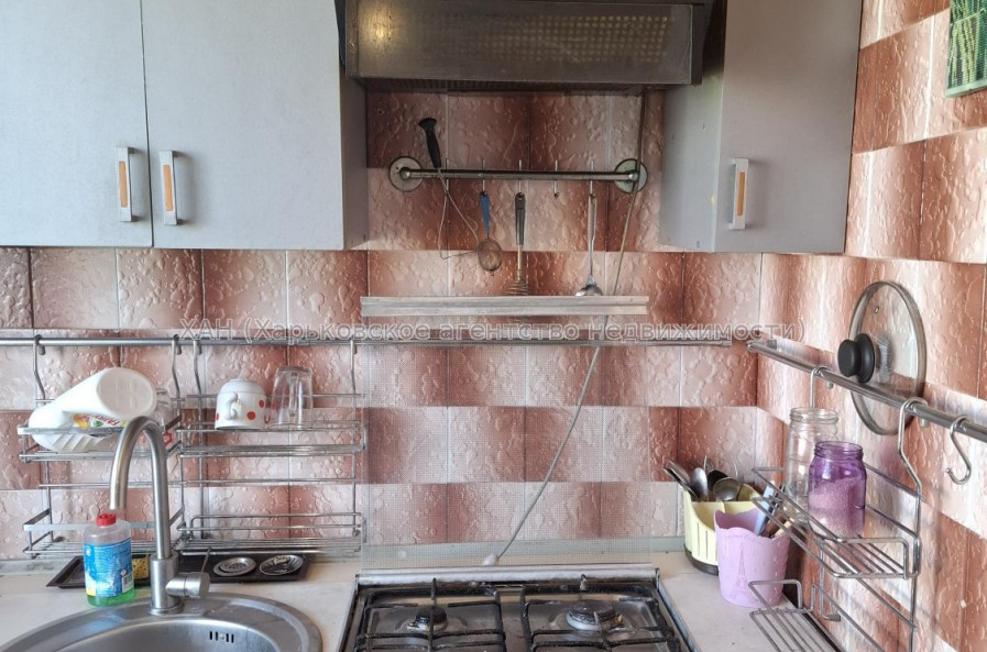 Продам квартиру, Валентиновская ул. , 3  ком., 65 м², косметический ремонт 