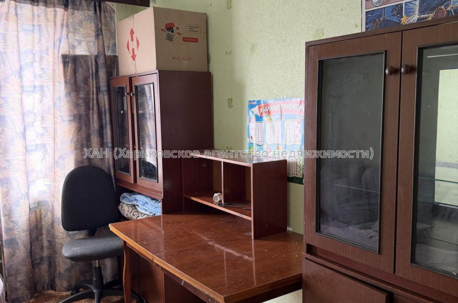 Продам квартиру, Валентиновская ул. , 3 кім., 65 м², косметический ремонт 