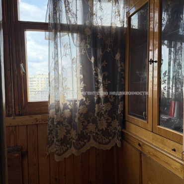 Продам квартиру, Валентиновская ул. , 3 кім., 65 м², косметический ремонт 