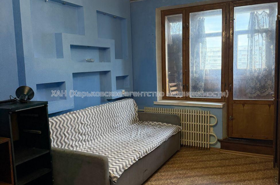 Продам квартиру, Валентиновская ул. , 3 кім., 65 м², косметический ремонт 